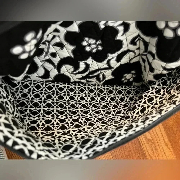 Vera Bradley Weekend Black-White Floral Travel/Diaper Bag - Picture 10 of 13